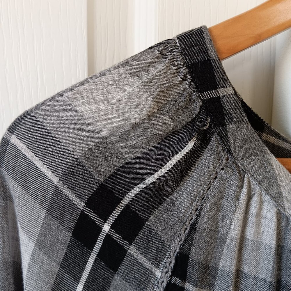J. Jill Women's Black Plaid Rayon Button Front Long Sleeve Top Size L - Picture 3 of 12